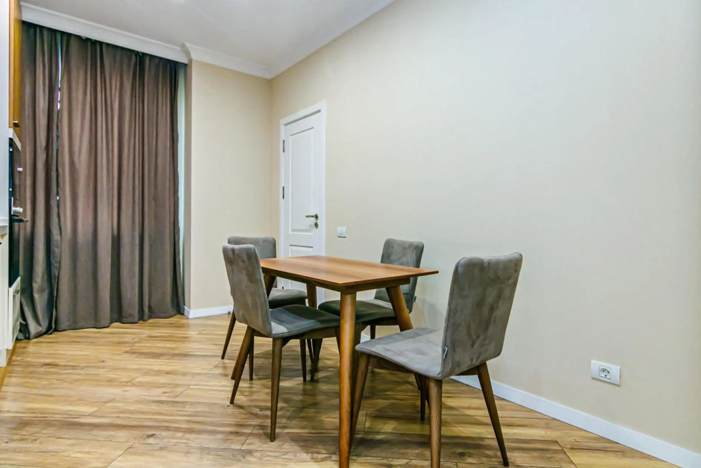 Apartment near Four Seasons