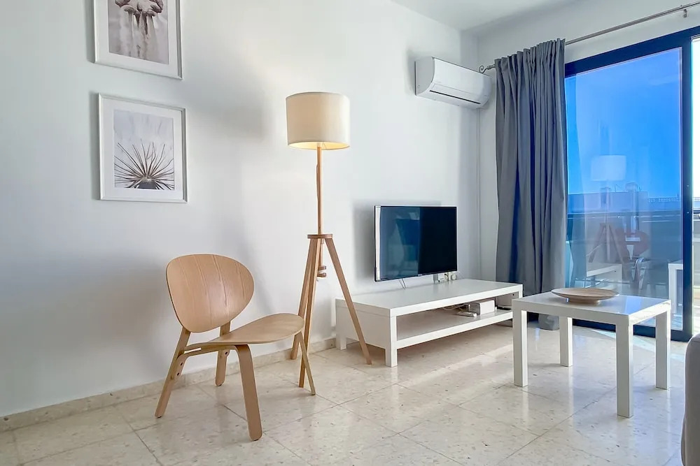 Phaedrus Living Byzantium Modern City Flat