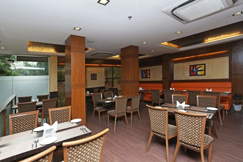 OYO 383 Hotel Divine Paradise