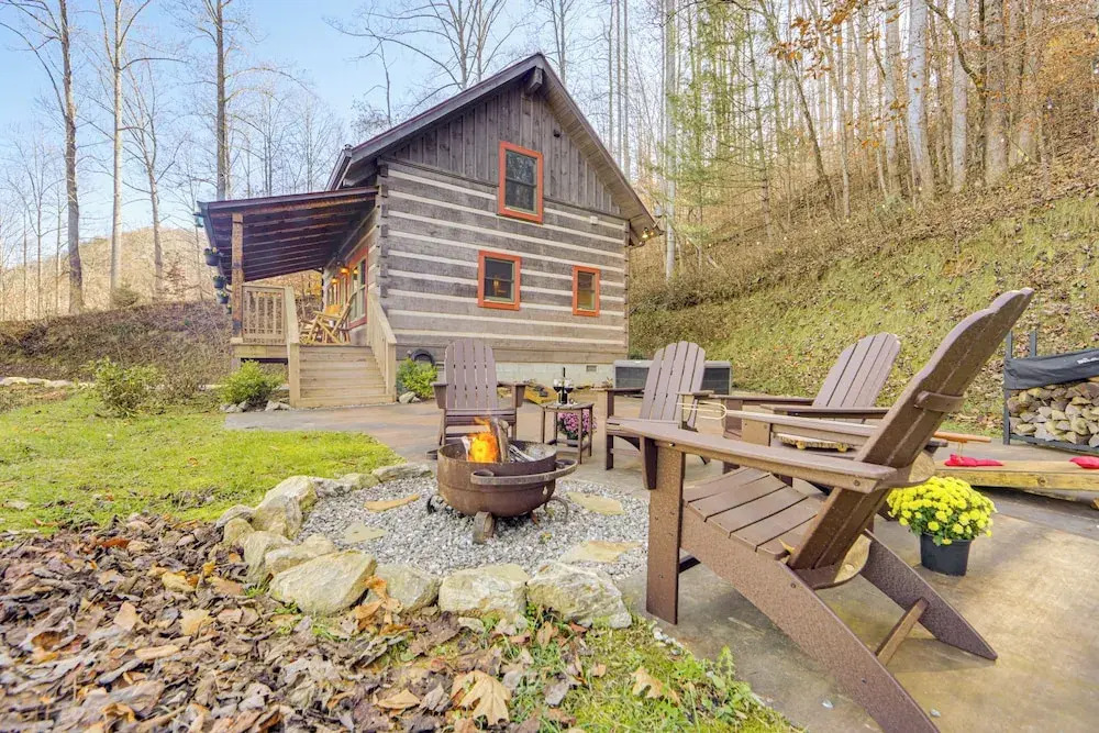 Hot Tub Haven! Mtn-view Home 13 Mi to Bryson City!