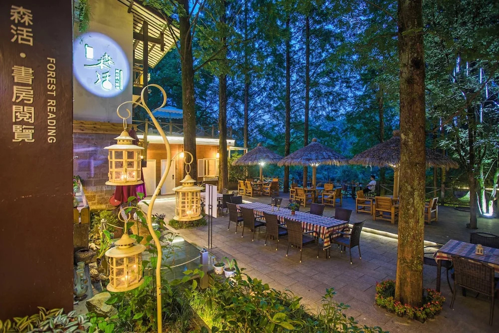 Wuyishan Old Street Sen Live British Inn