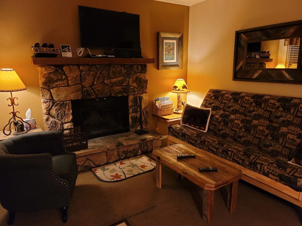 Hillcrest Lodge