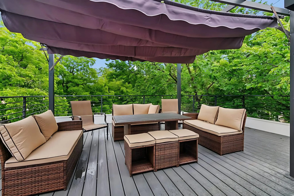 16 Guest Home w Outdoor Lounge and Rooftop Patio, Austin