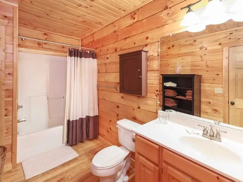 Gatlinburg Summit Views 2 Bedroom Home with Hot Tub