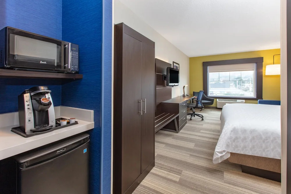 Holiday Inn Express Hotel & Suites Seaside Convention Center by IHG