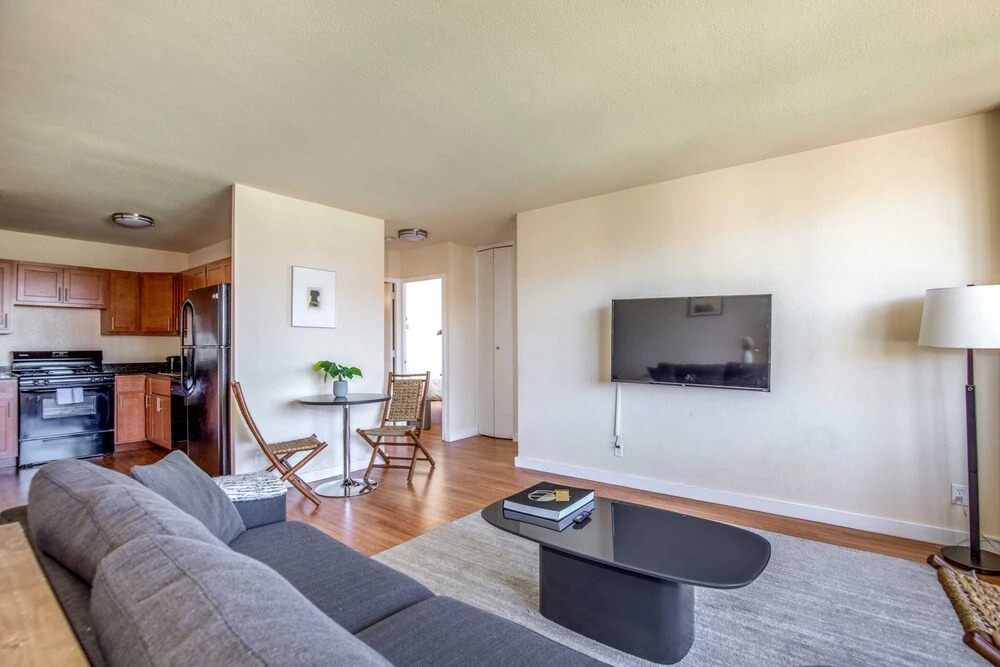 Cozy DT Apts with Full Kitchen by Zencity