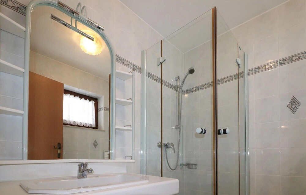 Beautiful Caravan in Gosau With 6 Bedrooms and Wifi