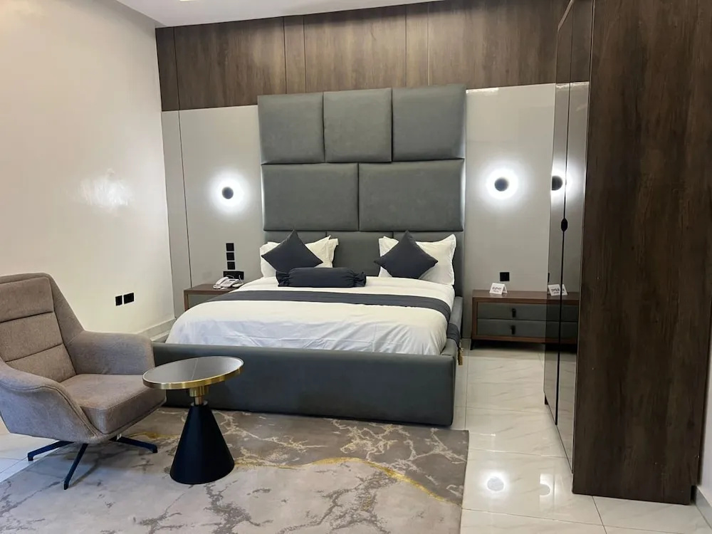 Emilton Hotel