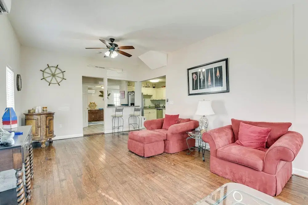 Galveston Vacation Rental: 2 Mi To Pleasure Pier!