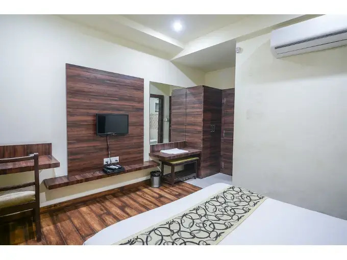 Fabhotel Kamla Regency