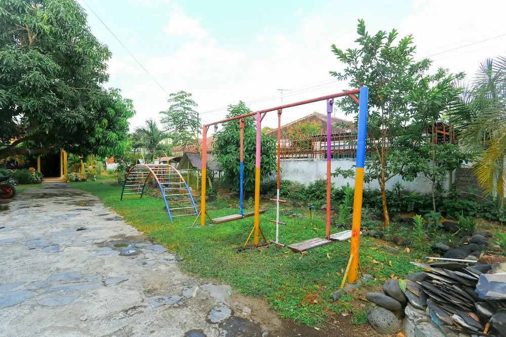 OYO 1721 A. Yani 95 Residence
