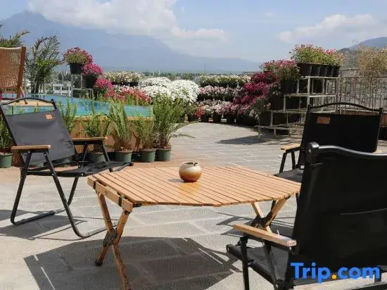 Longstay Luming Lodge · Oriental Aesthetics | Sky Garden & Snow Mountain Panorama Boutique Retreat