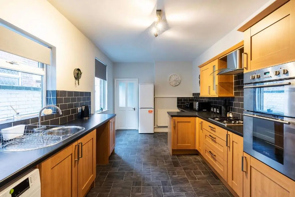 Contractor & Leisure & Garden & Central Location