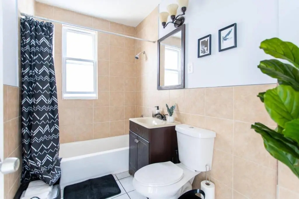 Hip and Trendy 2BR Apartment in Logan Square!