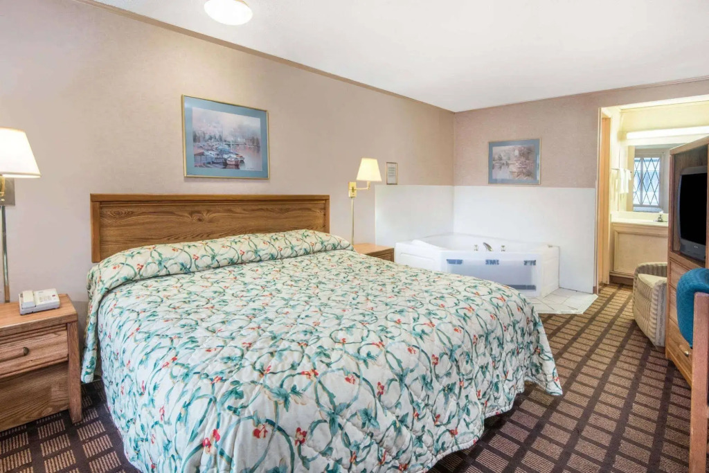 Knights Inn Canton