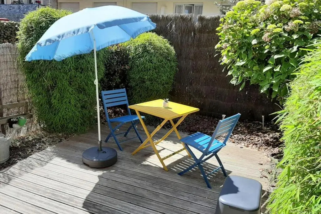 T2 50m du marchéplagesjardin privérue calme