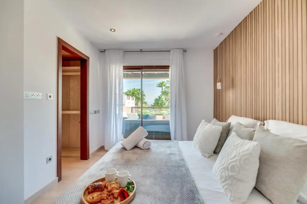 300 SQM Penthouse · Private Swimming pool · BBQ · WiFi