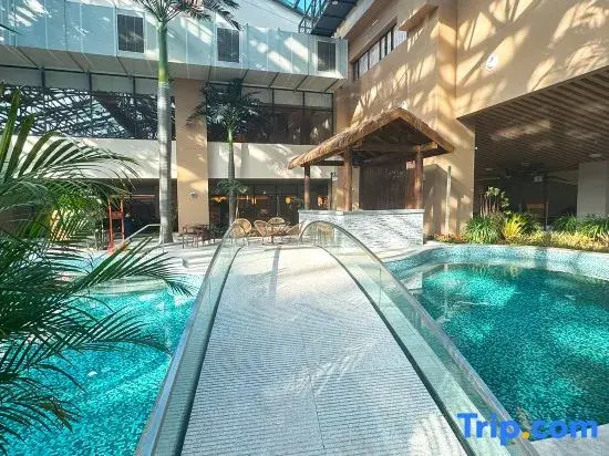 Yanji Dinosaur Hot Spring Hotel (Korean Folk Village Yanji Dinosaur Kingdom)