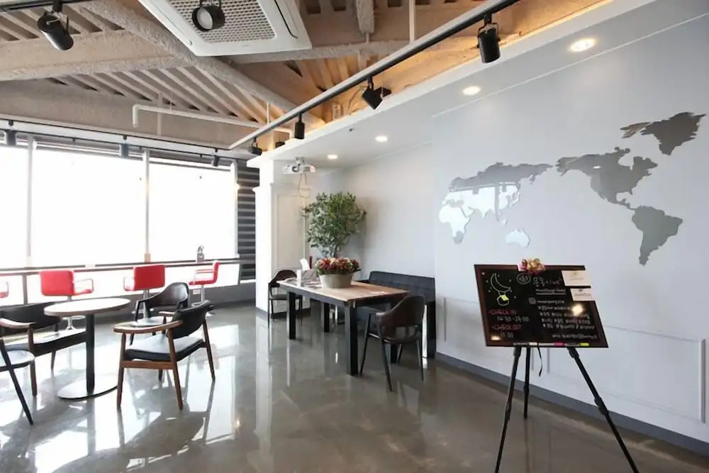 MoonDong's Hostel
