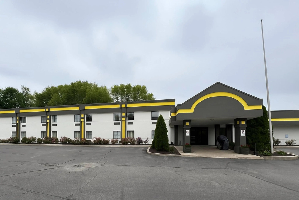 Super 8 by Wyndham Logansport