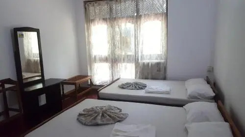 Thilini Holiday Inn