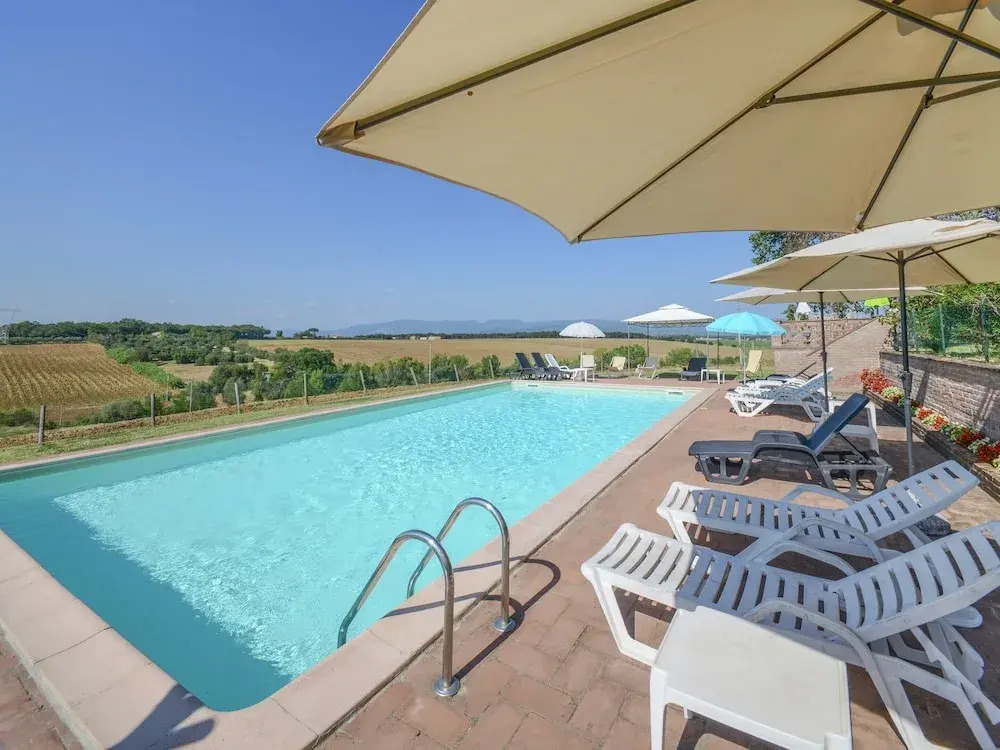 Cozy Farmhouse in Castiglione del Lago With Swimming Pool