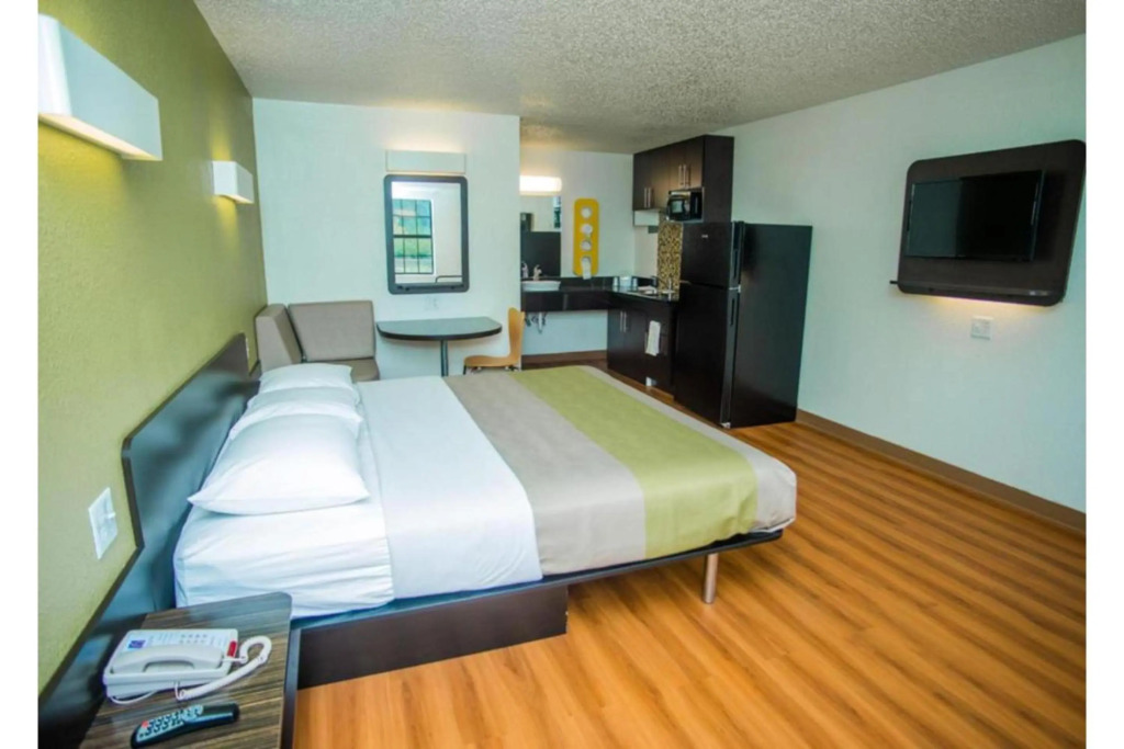 Motel 6-Palestine, TX