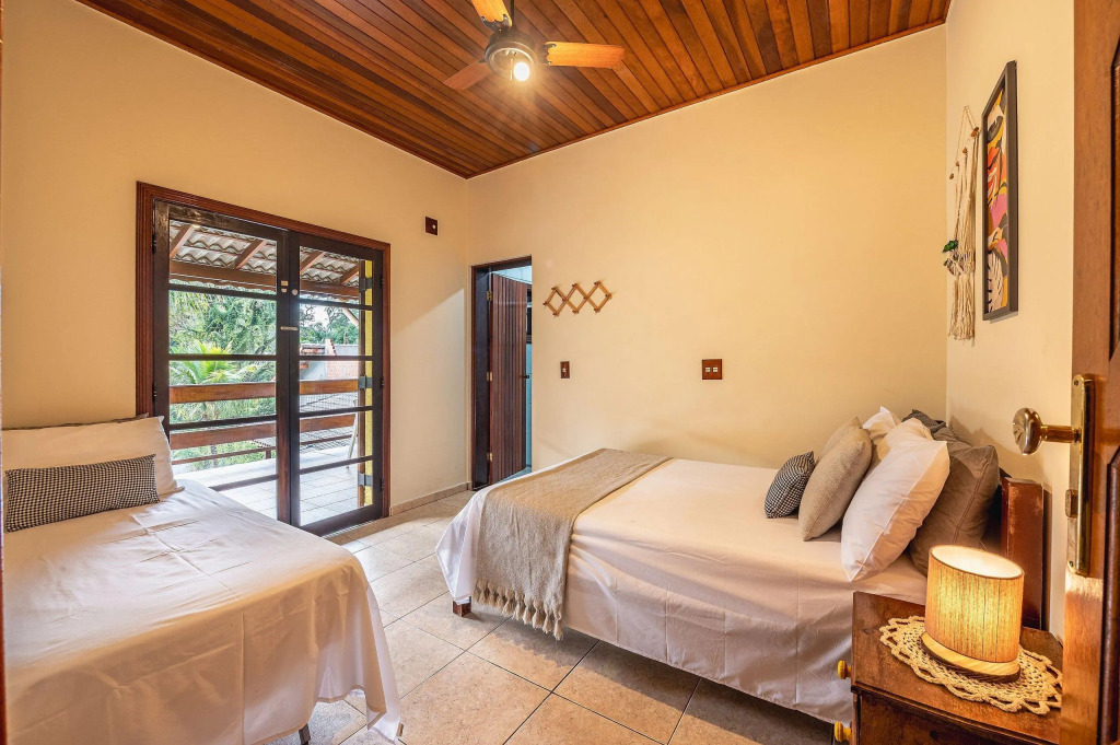 Refúgio e diversão para FAMÍLIAS a 60 min de SP - Piscina, Churrasqueira, wifi 300Mbps - PETFRIENDLY