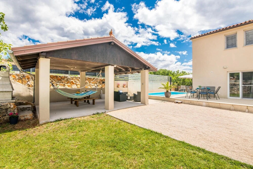 Awesome Home in Kras With Wifi and 2 Bedrooms