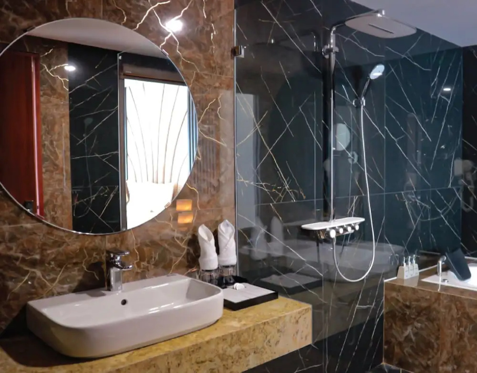 YEN BIEN LUXURY HOTEL