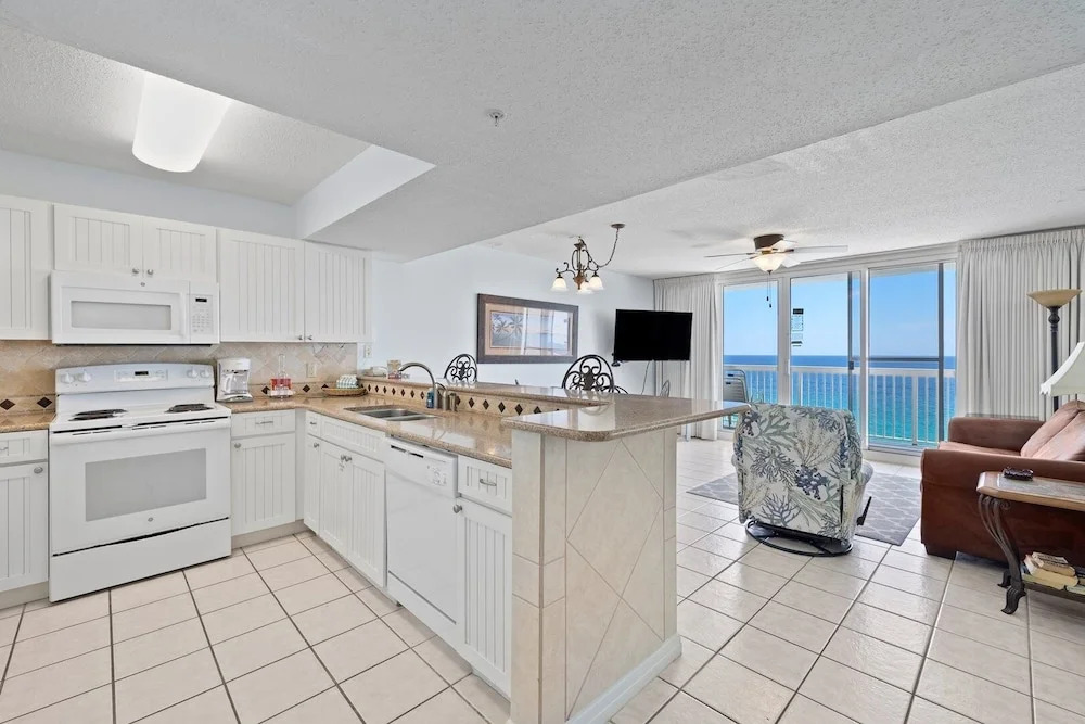 Pelican Beach 1707 1 Bedroom Condo by Pelican Beach Management