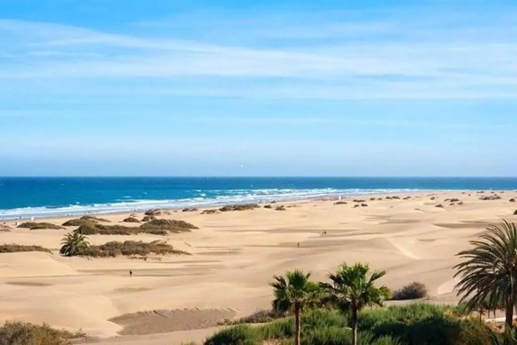 5 min walk from Yumbo 208