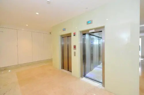 Excellent T1 in Cosmopolitan Building