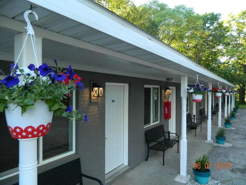 Lake Land Inn
