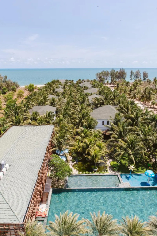 Le Palmier Ho Tram Resort - Beachfront with Private Beach