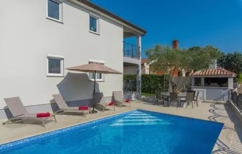 Silver Holiday House