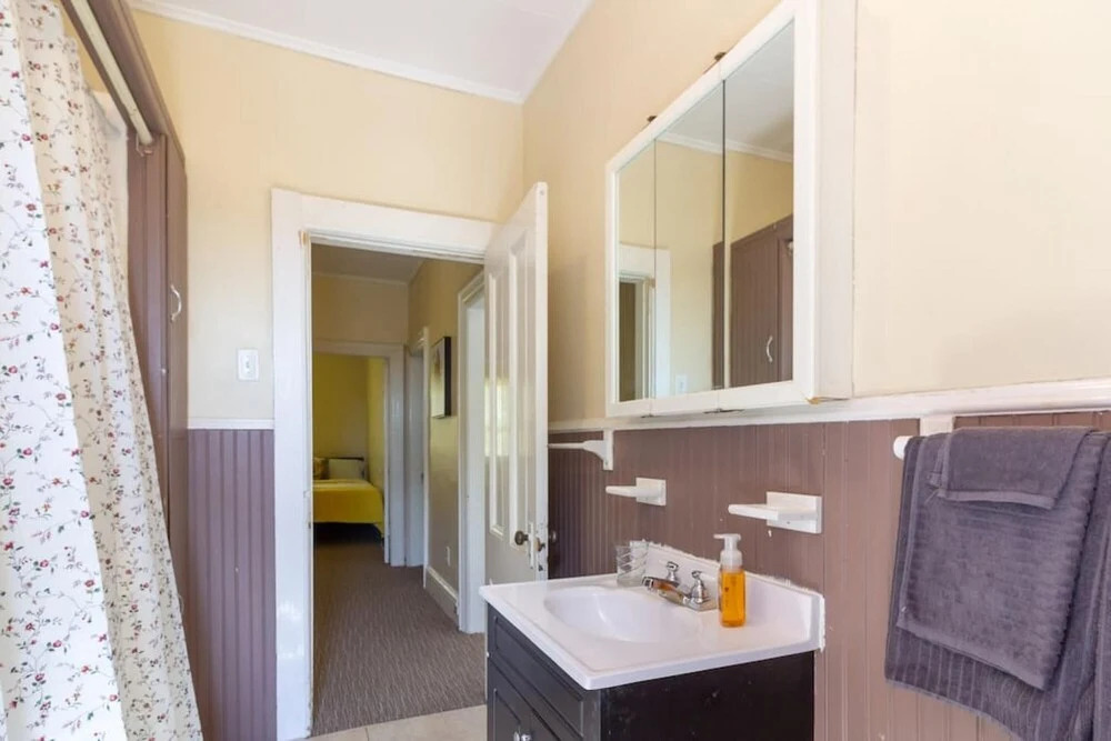 Cozy 3-bdrm in Uptown Saint John w Parking Coffee