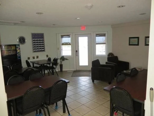 Shoreside Inn & Suites