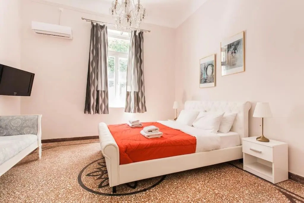 Splendid Full 5BDR/3bath/2kitchens Mansion in ATH