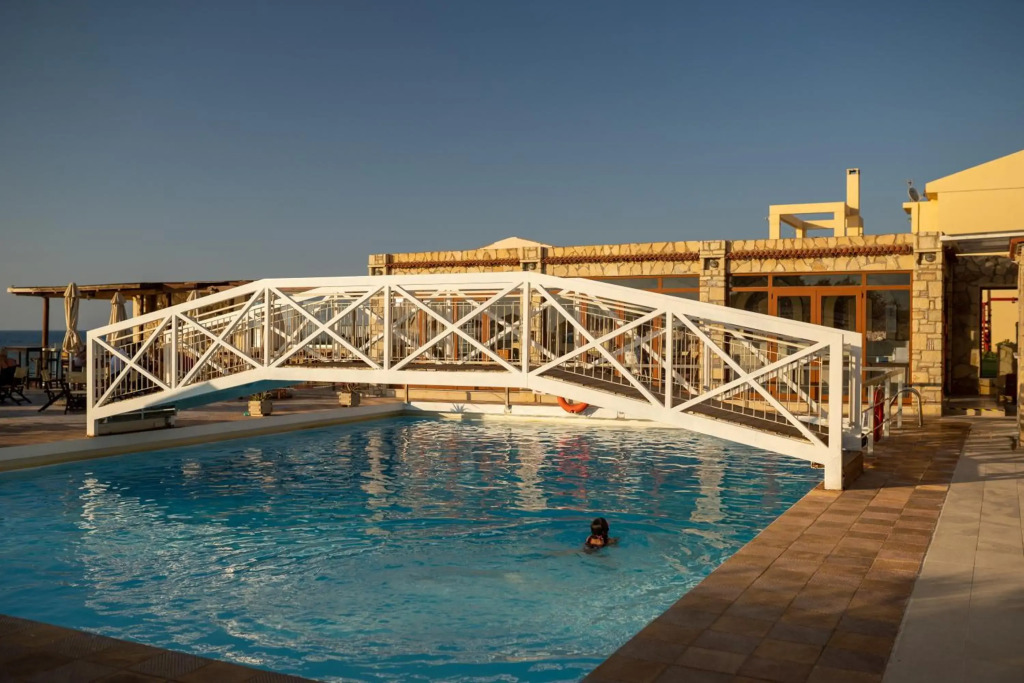 Ekavi Hotel