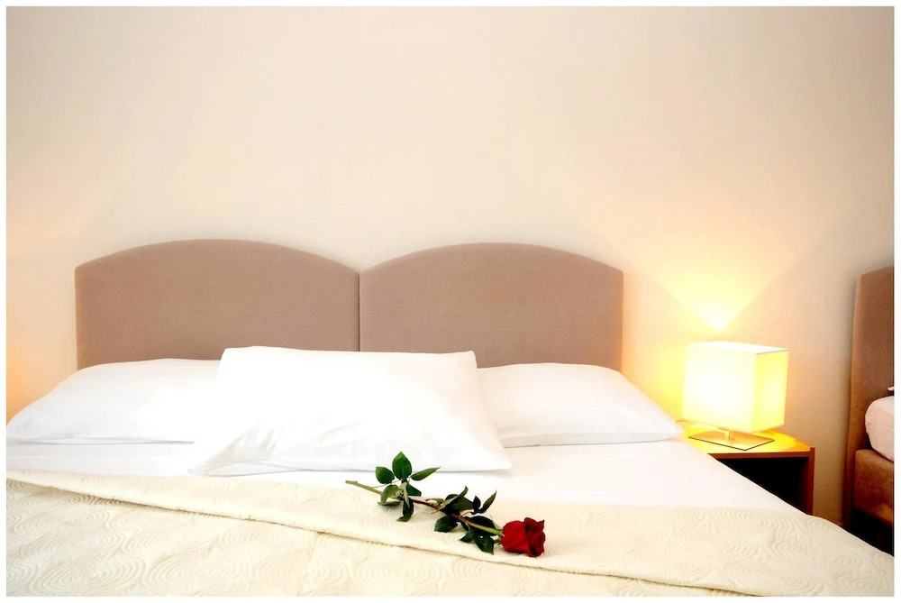 Studio in Sukošan, With Furnished Balcony and Wifi - 30 m From the Bea