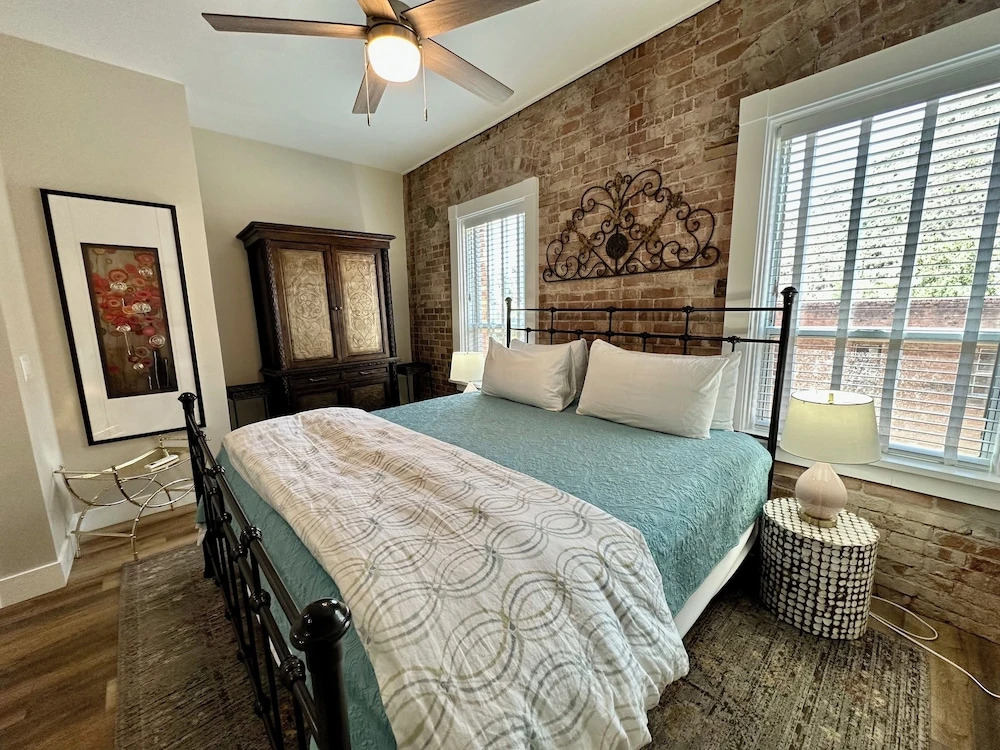 Bisbee Brownstone Suites