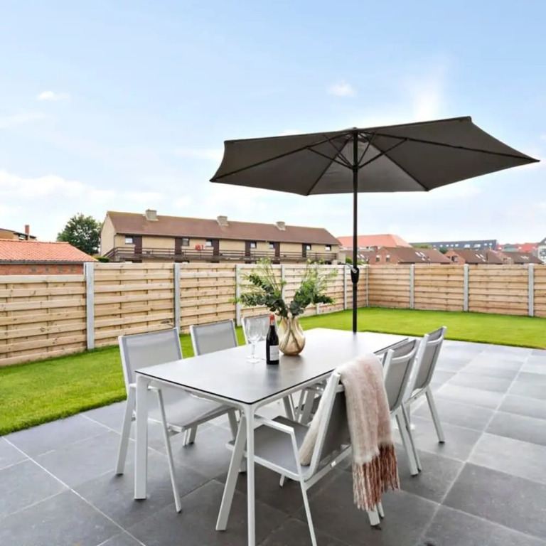 Huswell - Spacious bungalow with garden near the beach & sea