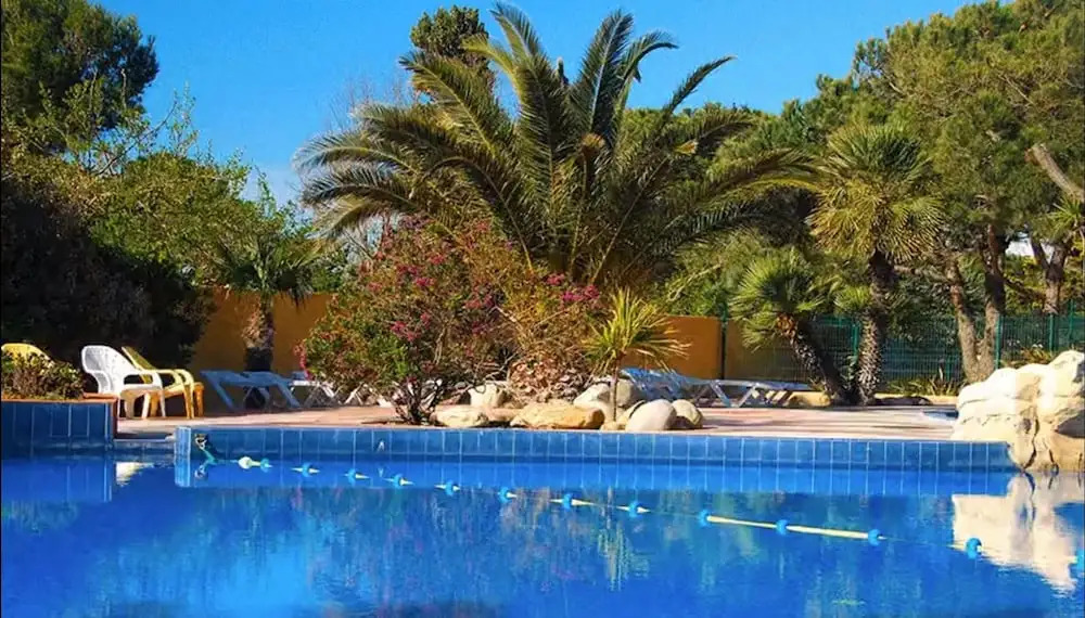 Bungalow With 2 Bedrooms in Canet-en-roussillon, With Pool Access and Furnished Garden - 100 m From the Beach