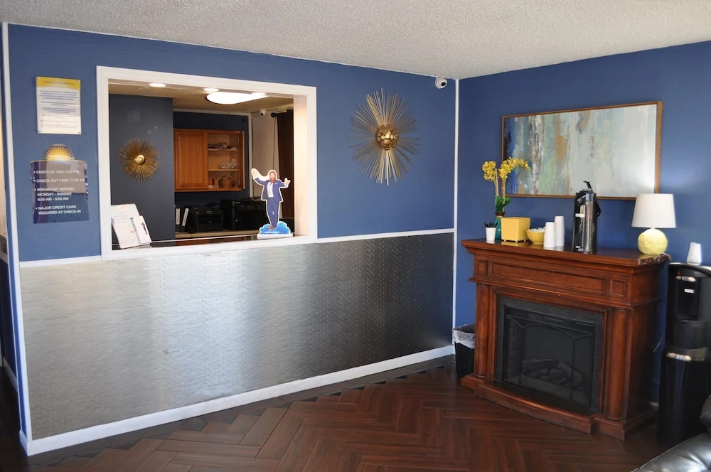 Evergreen Hotel & Suites