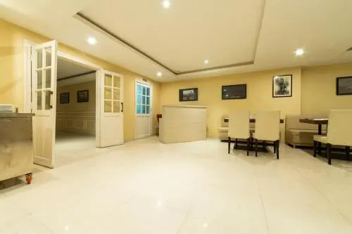 La Maison Suites
