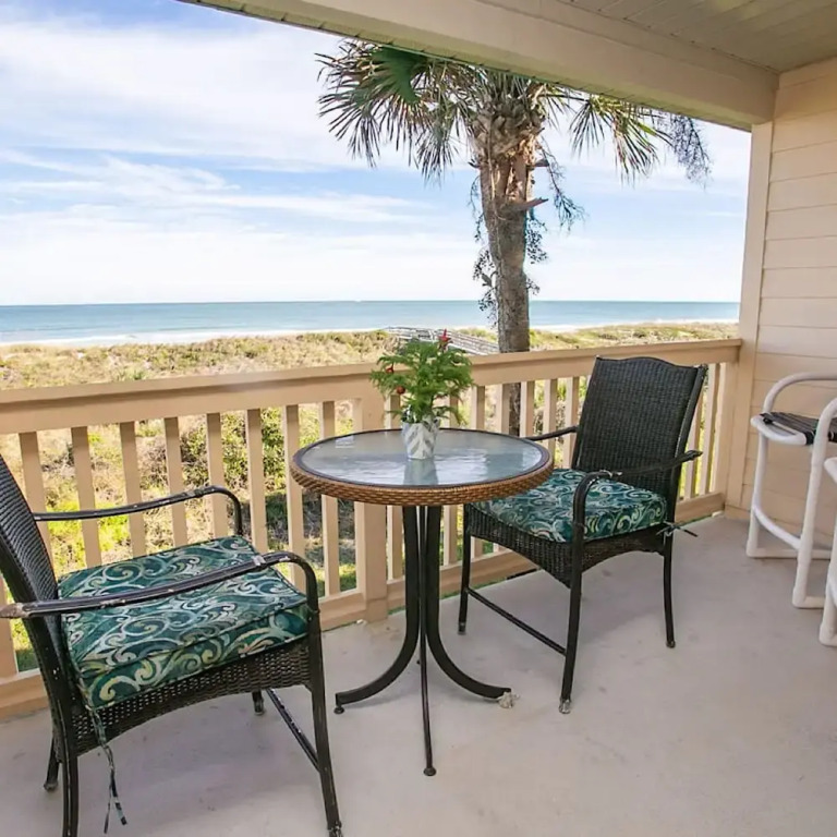 Sun-kissed FL Condo Ocean View Pool Free Tix