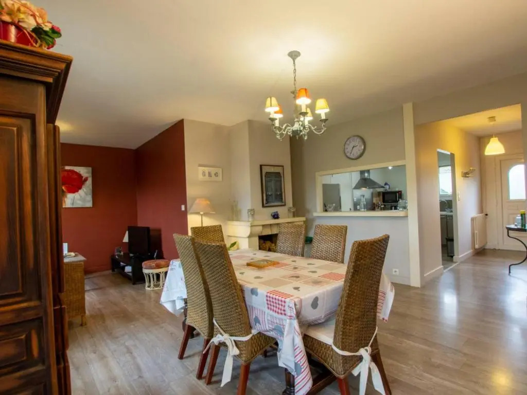 Maison rénovée avec WiFi et terrasse à Trélissac - FR-1-616-74