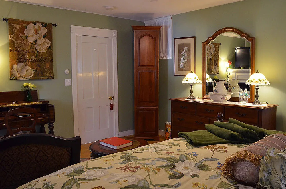 Seasons on Main Bed and Breakfast