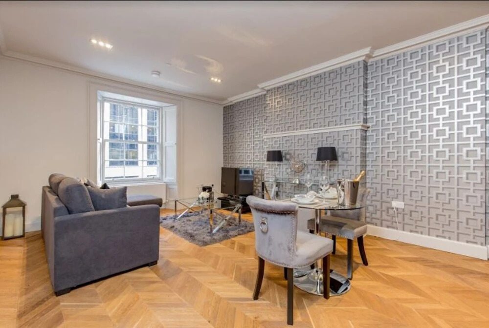 Chic and Sophisticated Apartment in the West End, Edinburgh